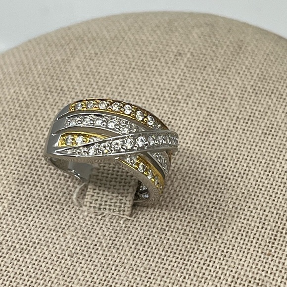 Stunning 925 Sterling Silver Two-Tone Crossover Ring – Size 5.5 - Picture 7 of 17